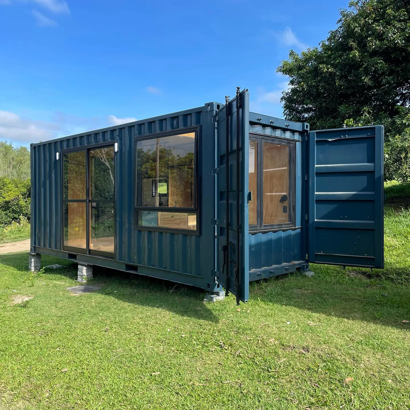 customized 20ft cozy cabin container house 7 1 1.webp customized 20ft cozy cabin container house 7 1 1.webp