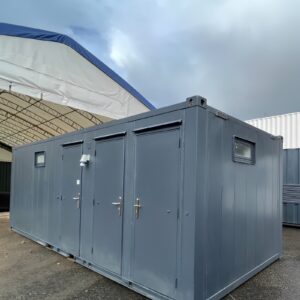 Sanitärcontainer 4+1 mit separatem Duschraum, 7,3 × 2,7 m, Außenansicht, EMC Containerhandel GmbH, Duisburg